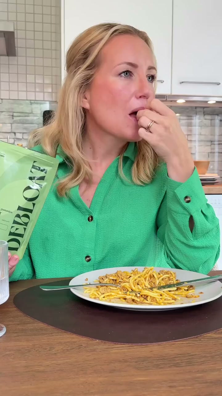 cáene debloat review film — green shirt